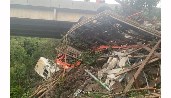 Marquinho - Caminhão cai da ponte do Rio do Cobre e deixa vítimas fatais